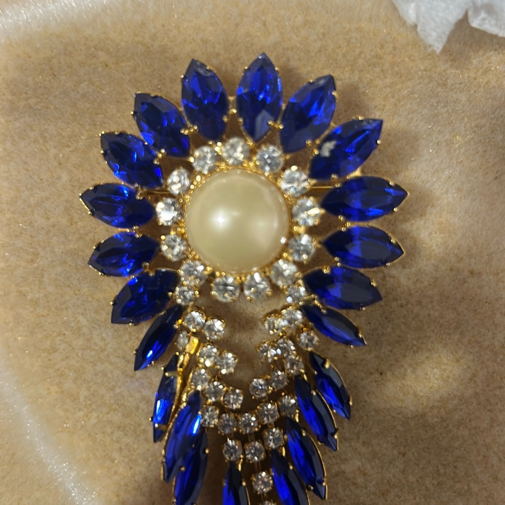 Vintage brooch jewlery